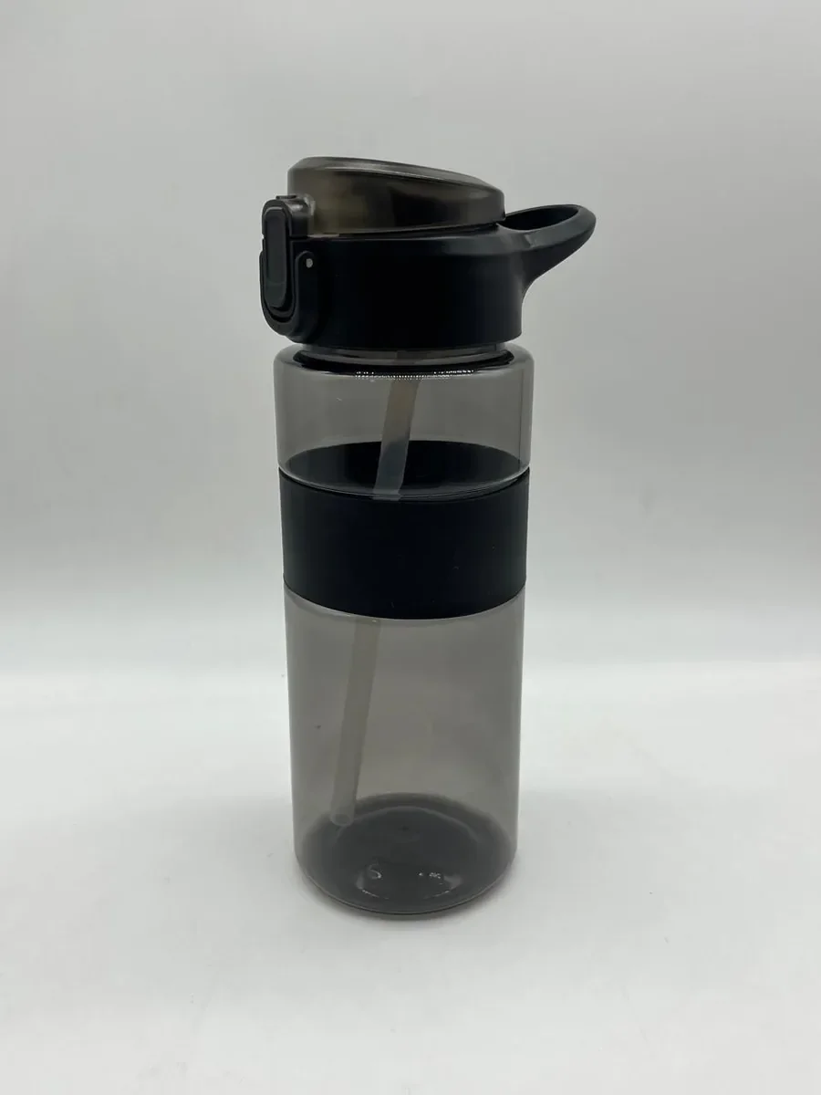 Gobelet 700 ml avec couvercle et paille — KT-D2ADF47B